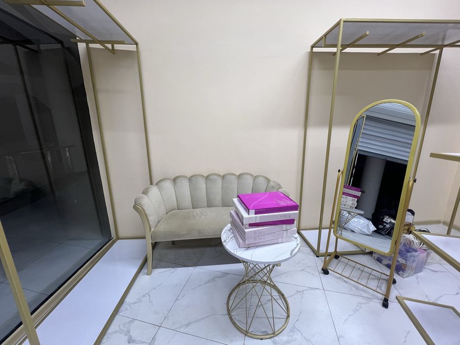 Ором диван + стол сотилади холати янги 1ой магазинда турган