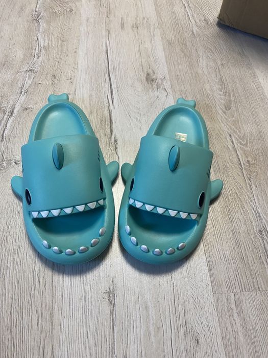 Papuci rechin - shark slippers