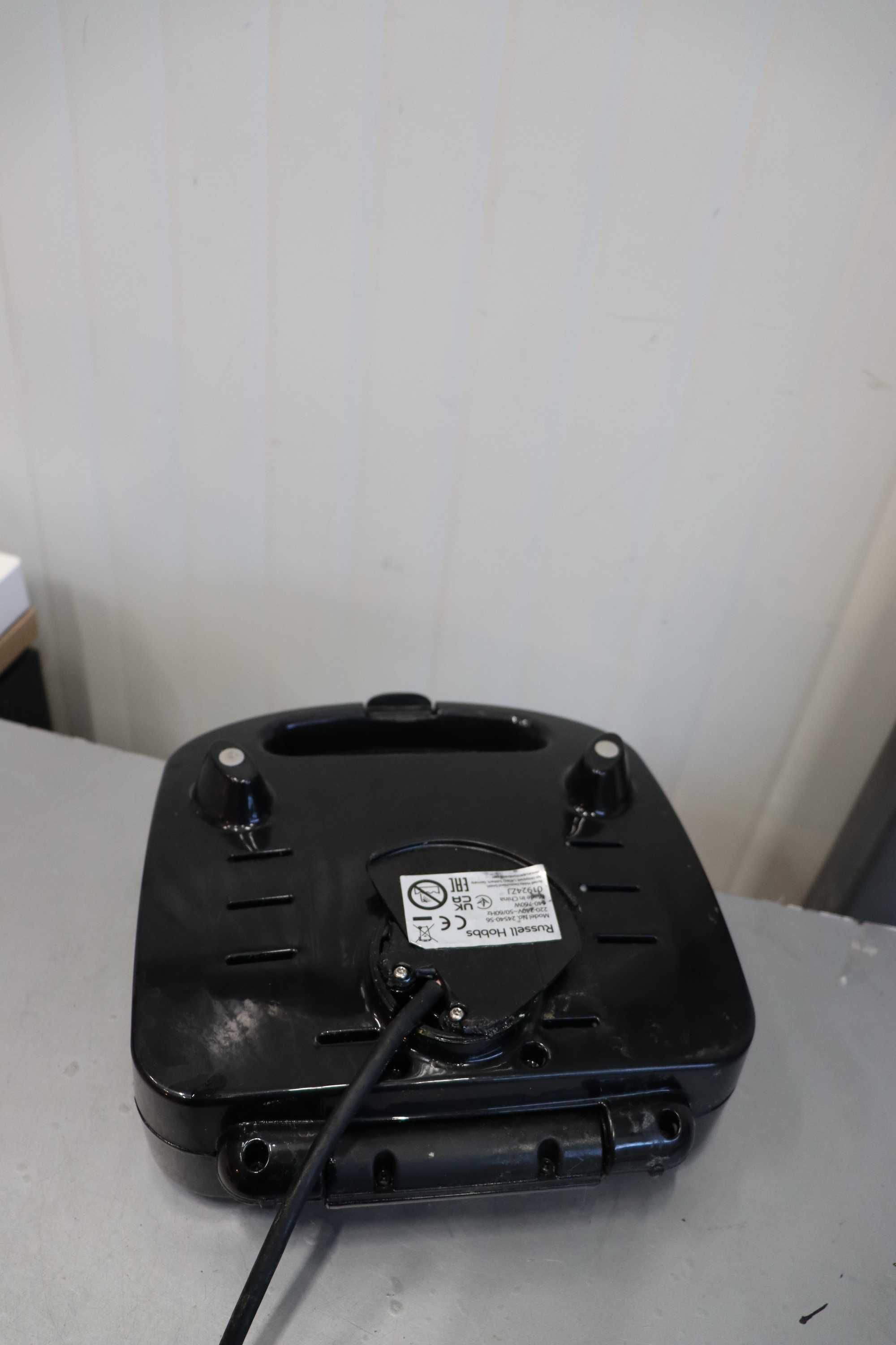 Уред за сандвичи 3 в 1 Russell Hobbs С ДЕФЕКТ
