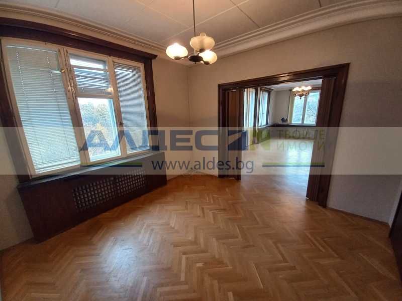 Аристократичен апартамент с три спални до Докторски паметник!