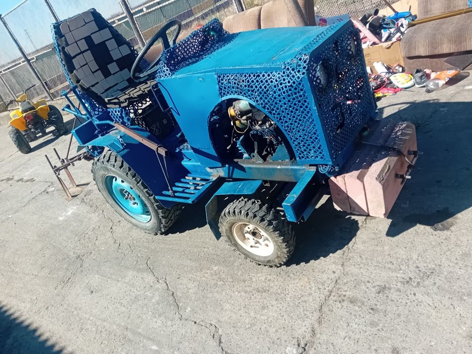 Vând tractor cu plug și prasitoare