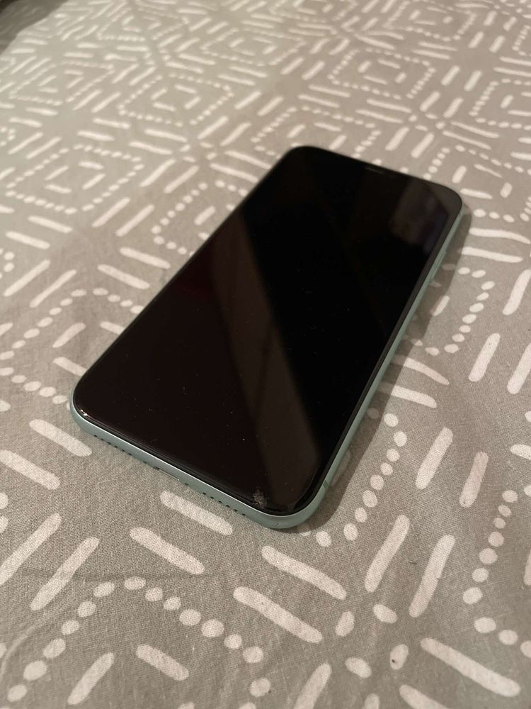 Vand iphone 11 blu impecabil fara, nicio problema !! 64 GB !!