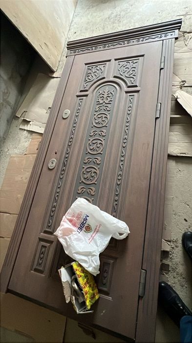 Входная дверь очень плотная тяжелая качество наивысшее