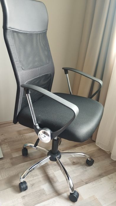 Нов офис стол с няколко функции