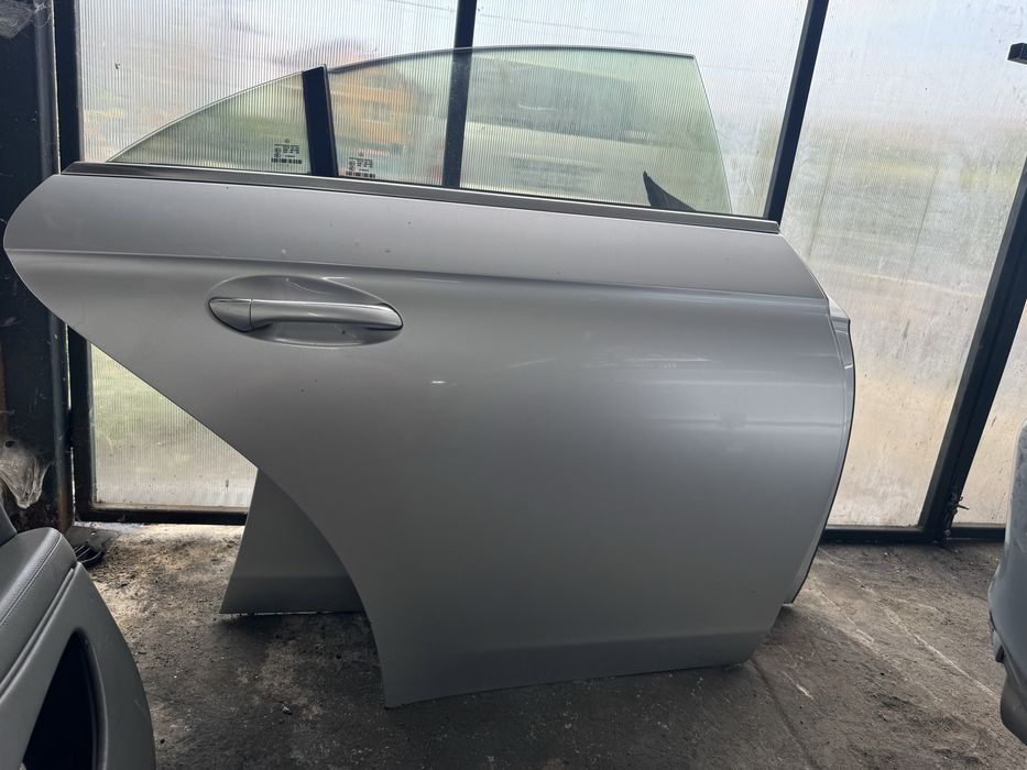 Задна дясна врата за Mercedes Cls 219(брава,стъкло,стъклоповдигач)