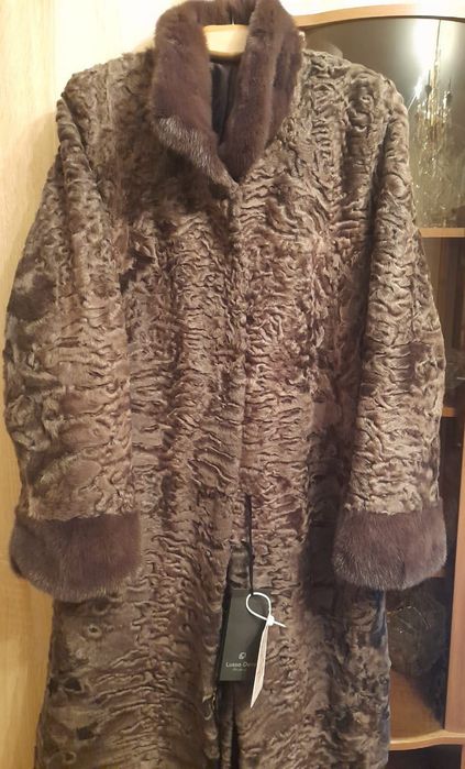 Продаётся новая,шикарная греческая каракулевая шуба