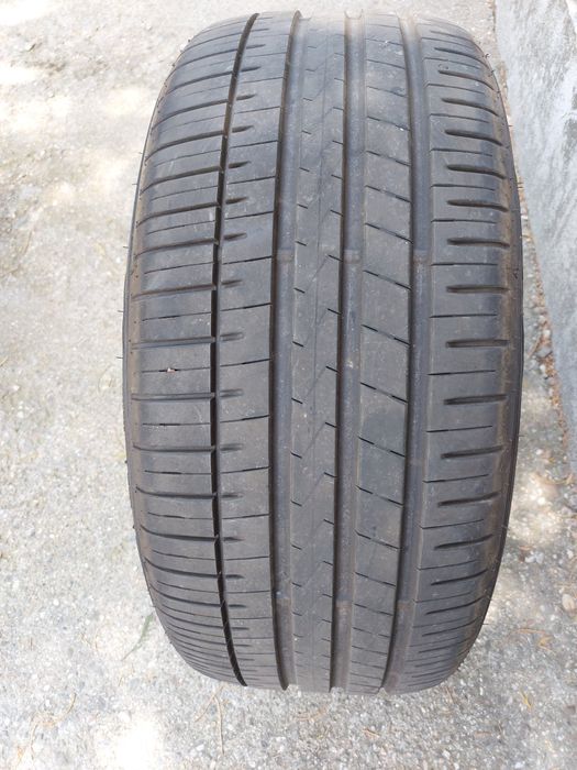 Vând anvelope Falken Azenis