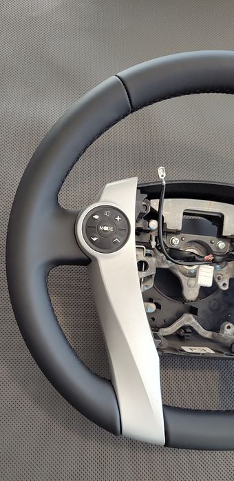 Volan retapitat Toyota prius g3..