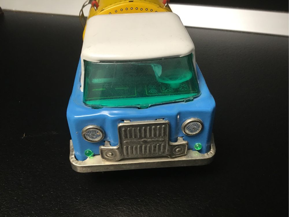 Jucarie veche Autocisterna