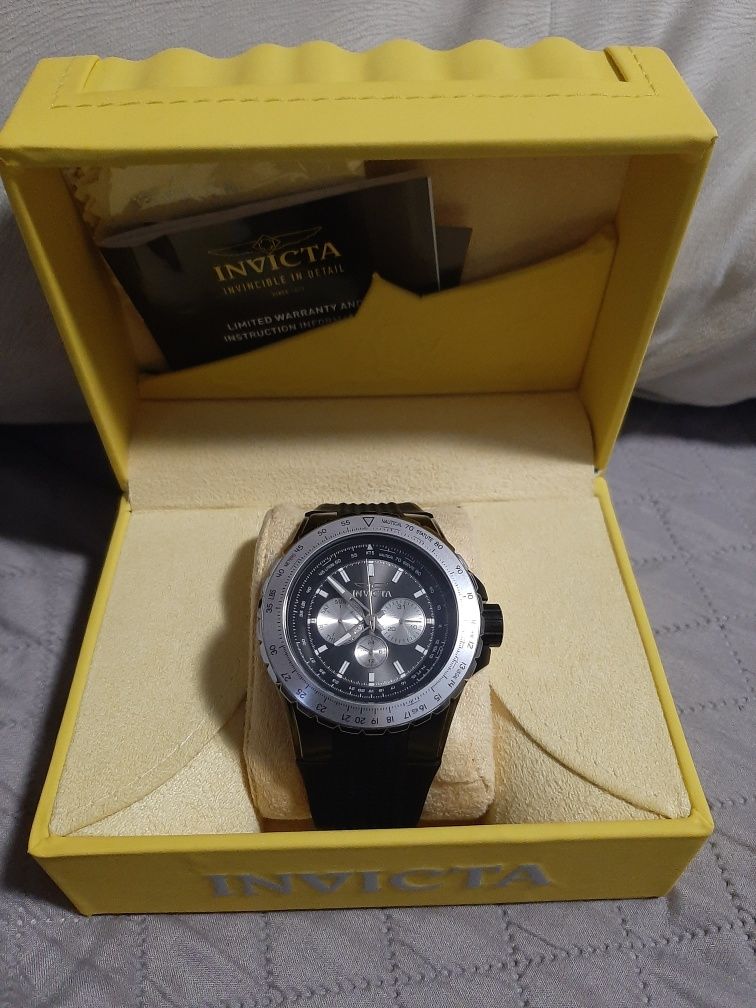 Часовник Invicta aviator