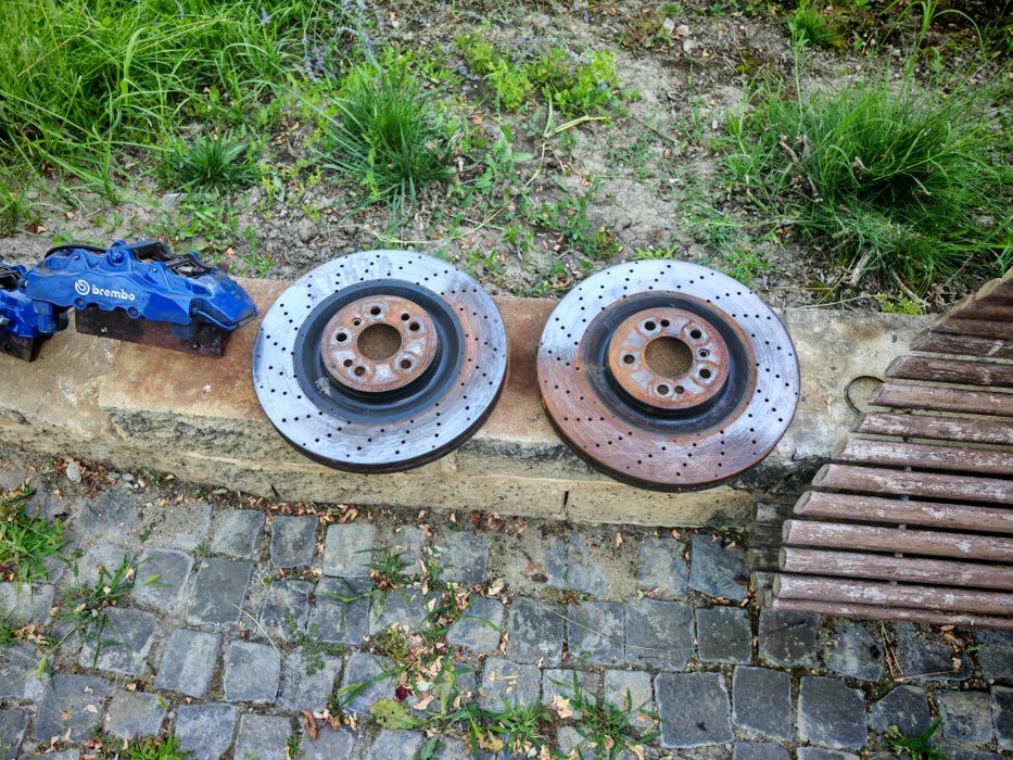 Sistem de frânare BREMBO 6 pistonase