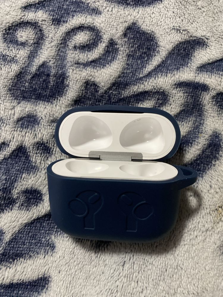 AirPods 3серии кейс без наушников, чехол и зарядный провод в подарок