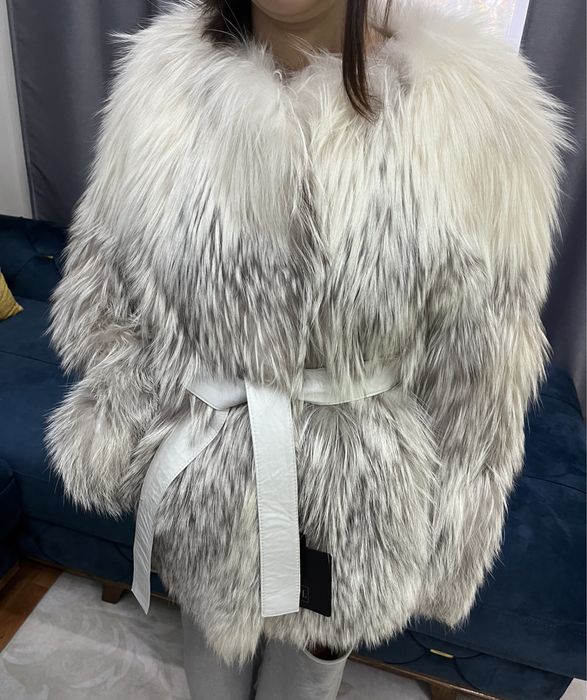 Продам шубу , натуральный мех лисы , новая