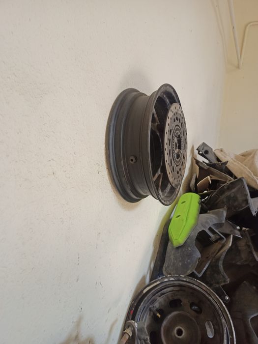 Skuter lar uchun zapchastlar bor