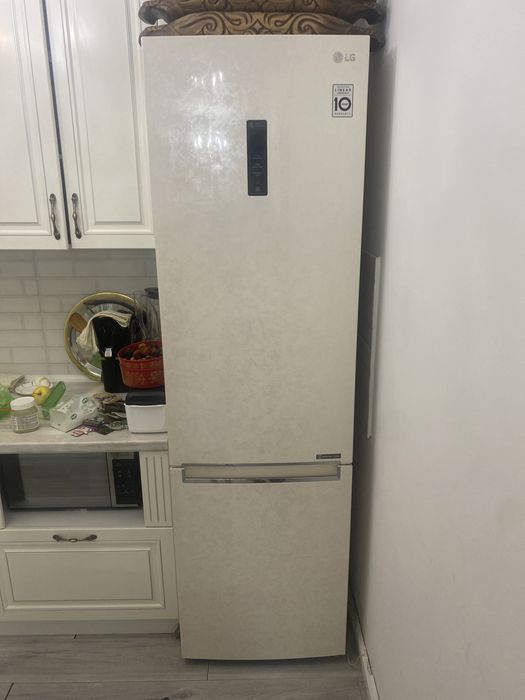 Холодильник LG цвет бежевый мрамор или слоновая кость