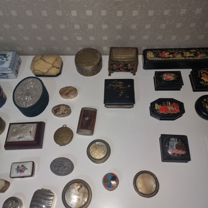 Colecție cutiuțe vechi – metal, lemn, porțelan, lac rusesc