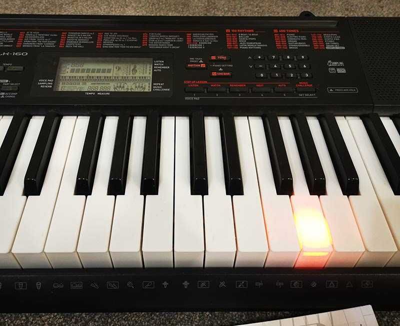 компютърна миди клавиатура CASIO LK-160 синтезатор с 5 октави и USB