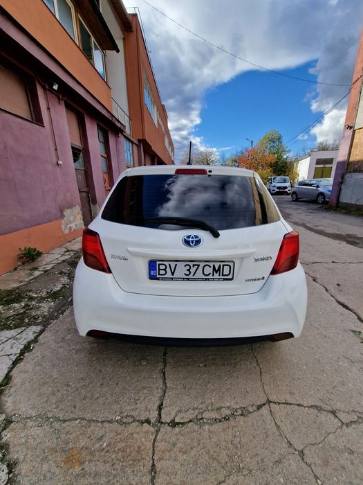 Toyota Yaris Hybrid  2016