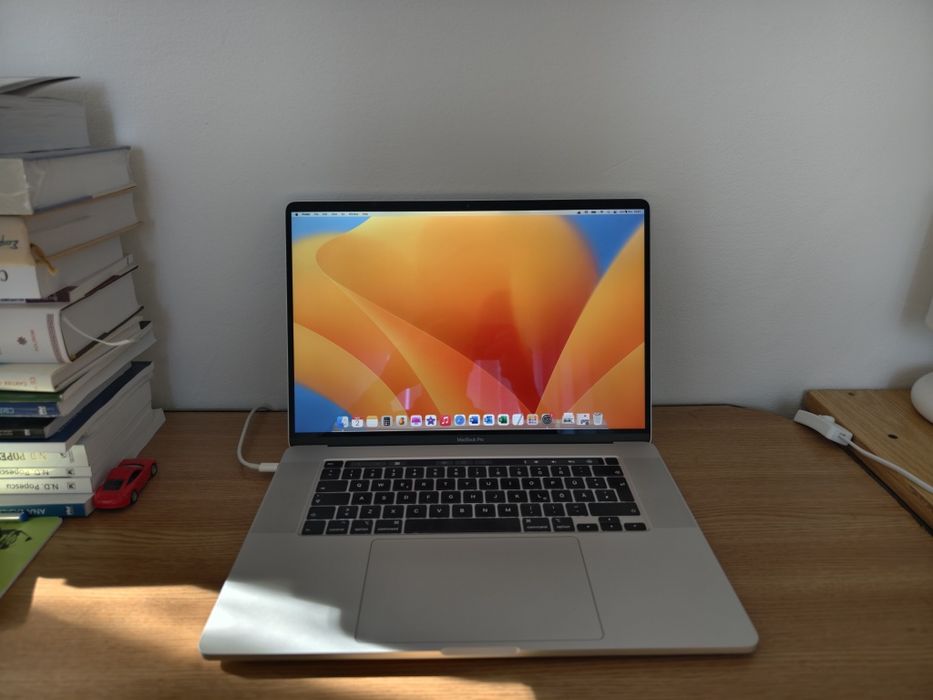 MacBook Pro 16 inch i7 2019