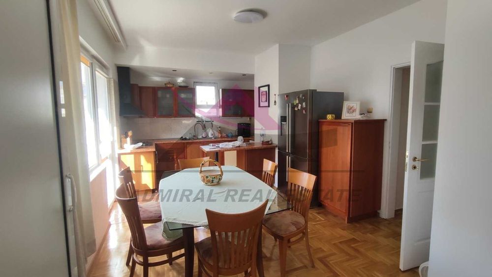 Просторен и комфортен! Четиристаен+ Гараж- Център