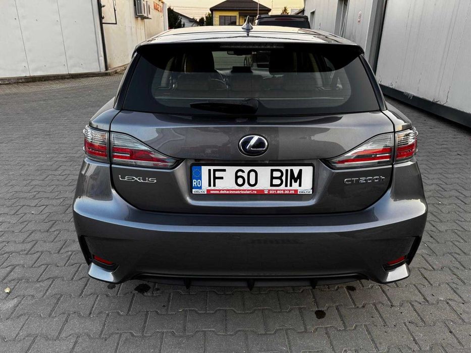 Lexus CT hibrid, piele crem, stare foarte buna.
