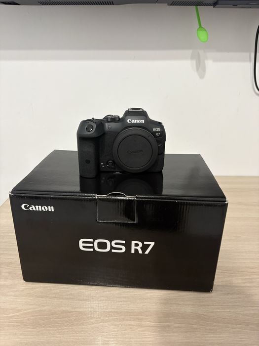 Фотоаппарат Canon EOS R7(body)
