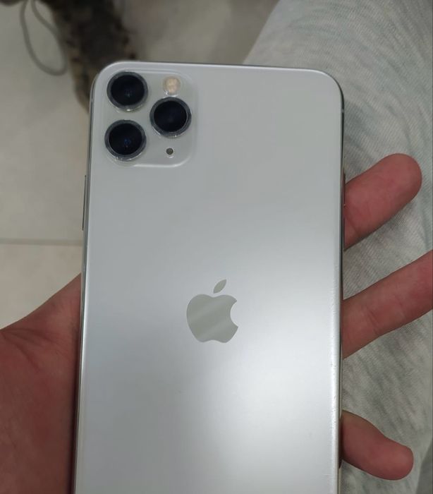 Айфон 11 про мах почти новый