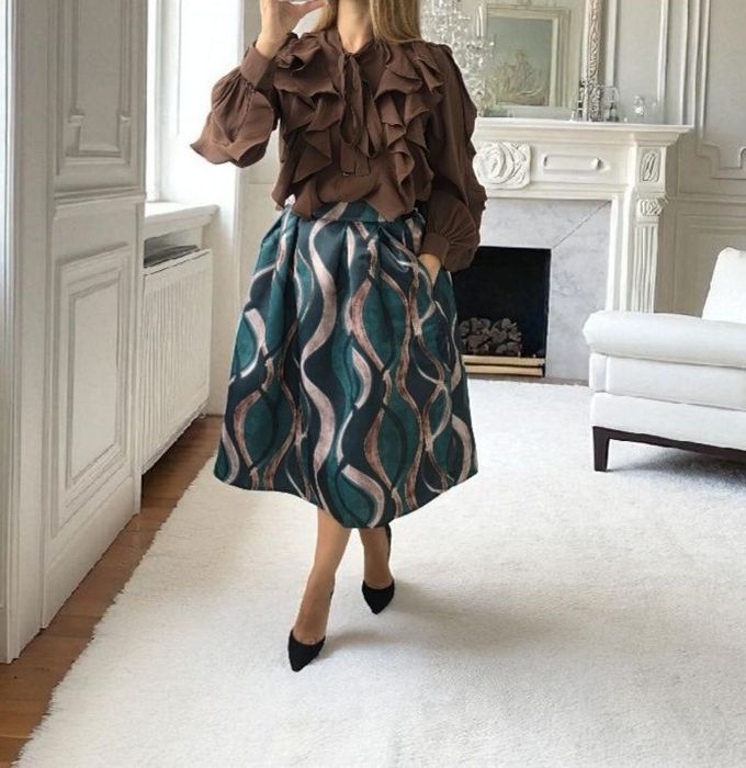 Set fustă tafta si cămașă volane. Italia