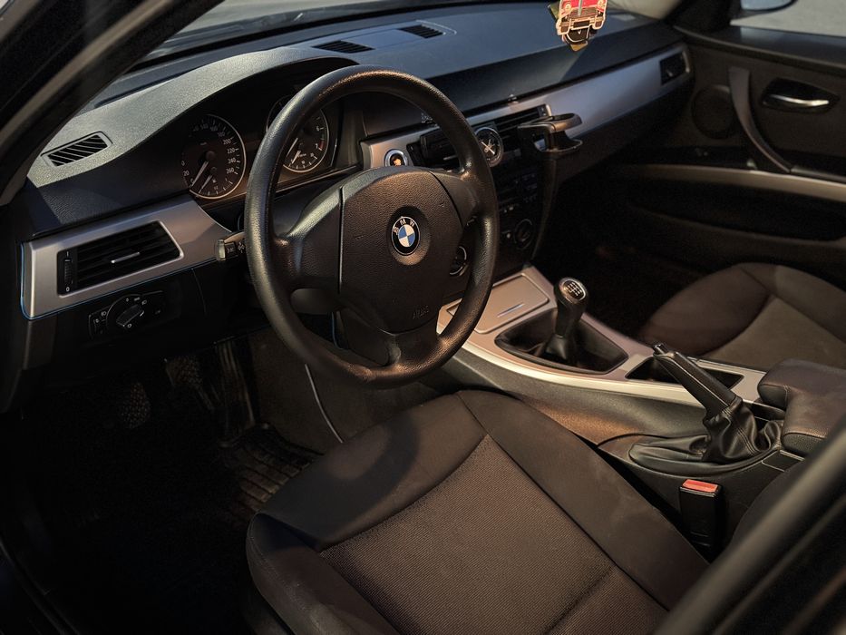 BMW Seria 3 E90 318i