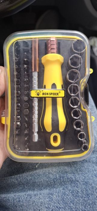 Набор профессиональных отвёрток.