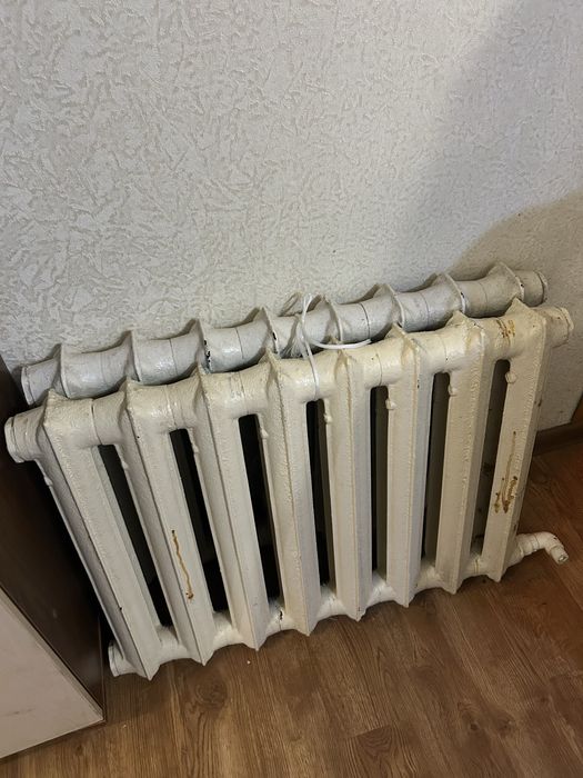 2 чугунные батареи по 8 секций — мощные и надёжные