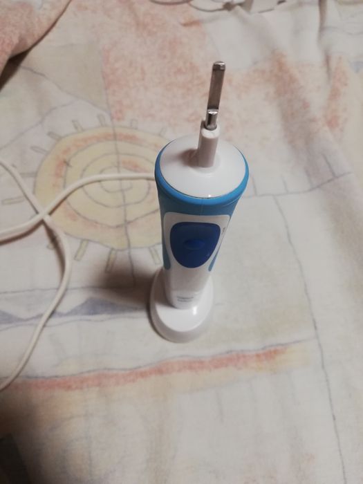 Vând periuța electrica Oral B brown