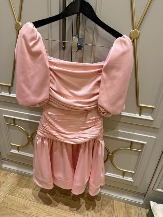 Платье розового цвета