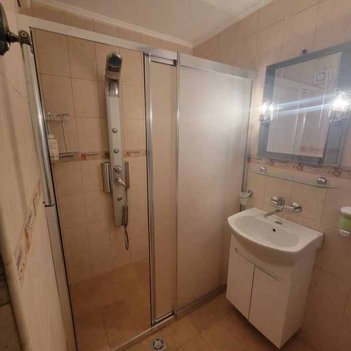 Дава се под наем Тристаен апартамент в Бургас, Център - 96 кв.м за 700 € - Снимка #5