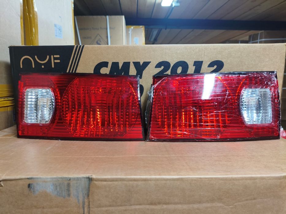 Заднии фонари и паворотники на Toyota ипсум