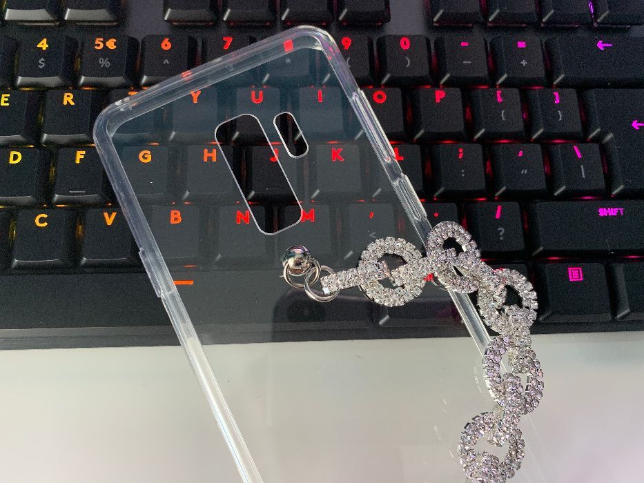 Husa cu bratara de mana si pietricele Samsung Galaxy S9, S9+, S9 Plus