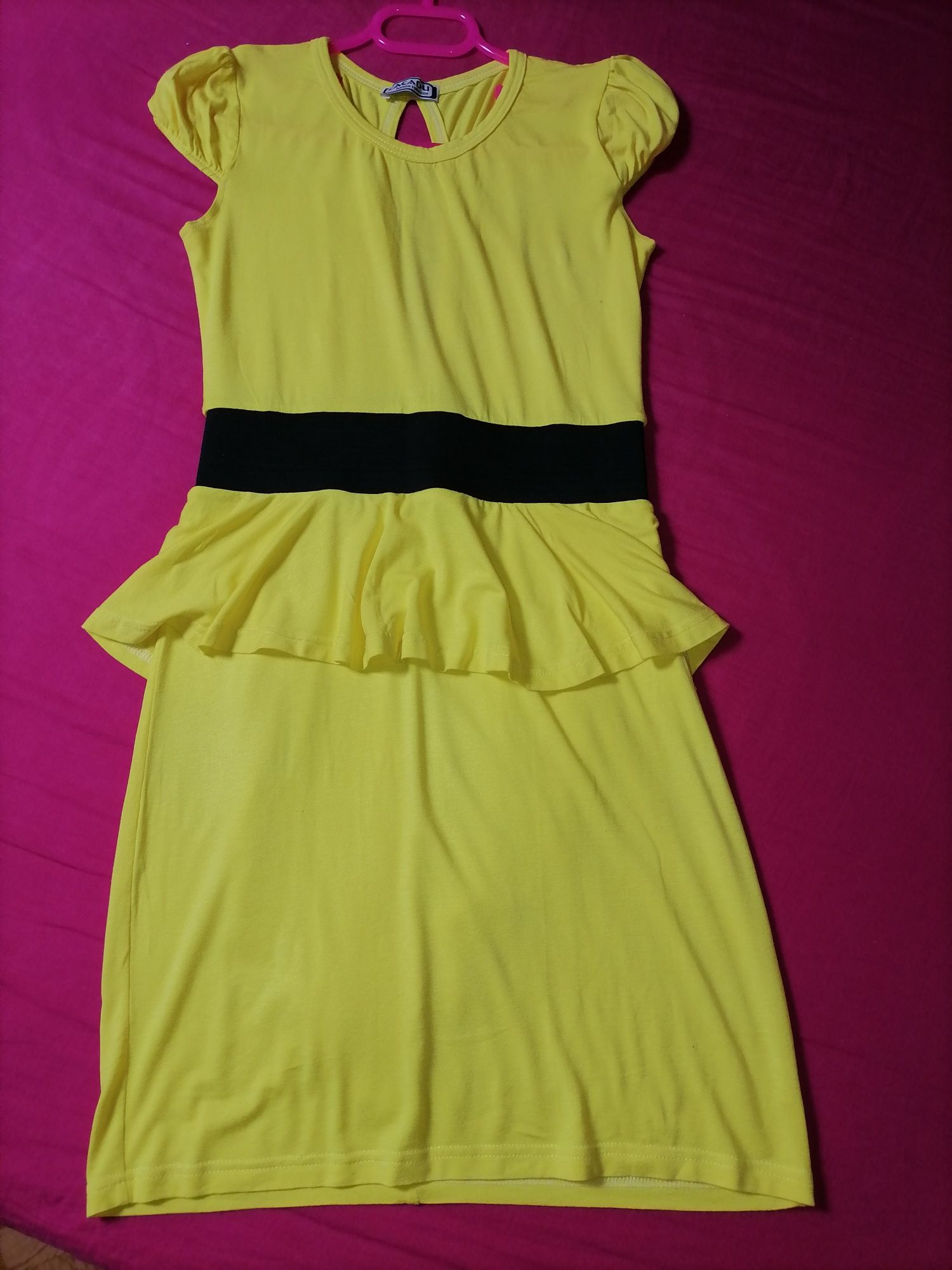Дамска рокля в ярко жълто