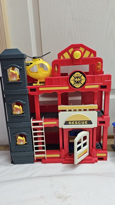 Playmobil stație garaj pompieri și politie de jucarie