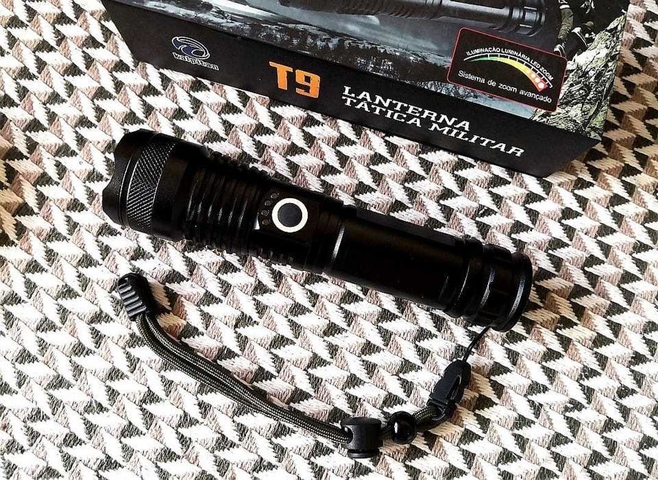 Lanterna metalica de mana cu Led Cree P50 Zoom Acumulator 18650 Noua