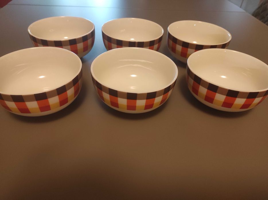 продавам сервиз за хранене-купички 6 части