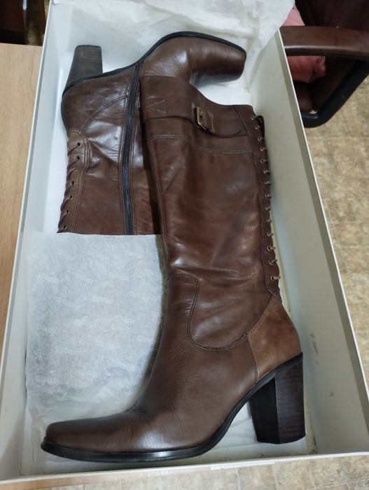 Дамски ботуши BATA oт телешка кожа.