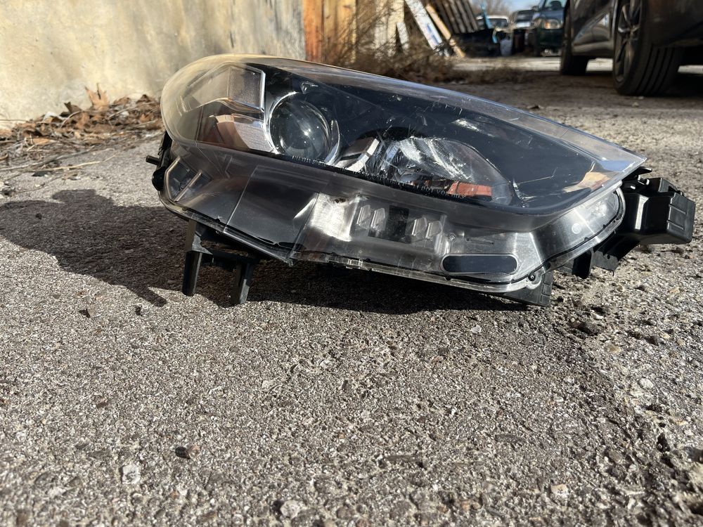 Десен фар за mazda CX-3