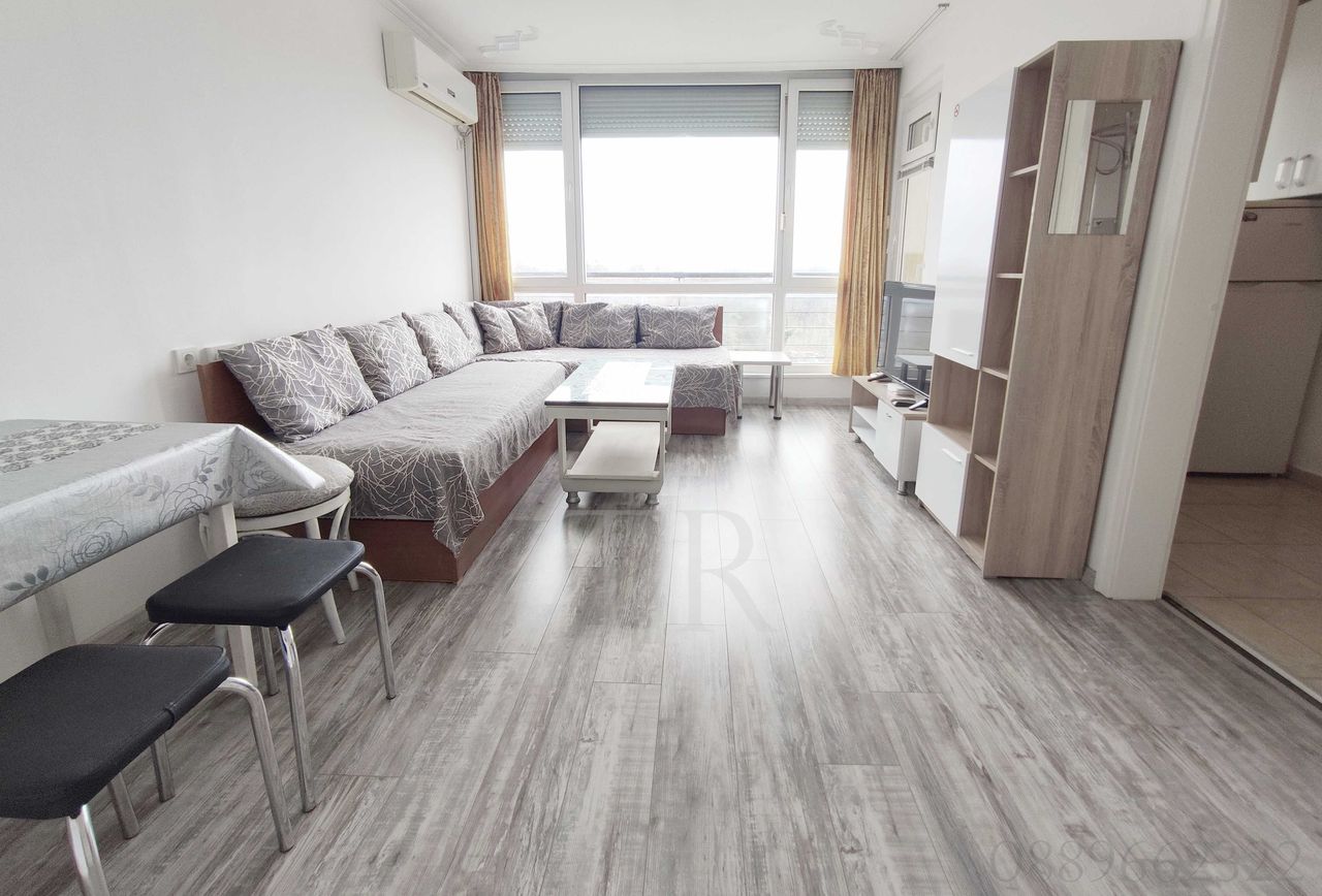 Дава се под наем Двустаен апартамент в Бургас, Лазур - 70 кв.м за 382.5 € - Снимка #2