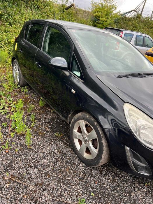 Dezmembrez opel corsa d fl 1.3cdti cod A13DTR cutie 6 trepte