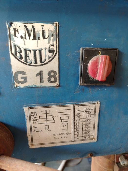 Bormasina cu coloana-masina de gaurit