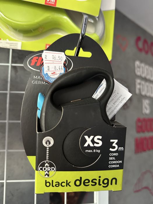 Свободни поводи от закрит зоомагазин