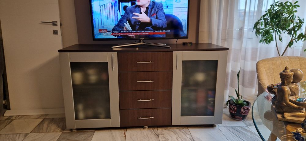 шкаф за дневна !