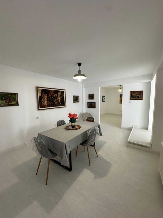 VIND imobil ultracentral singur in curte ALEEA  Democratiei nr 8