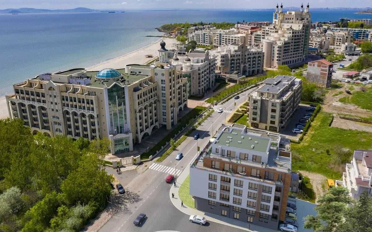 Продава се Тристаен апартамент в Поморие - 112 кв.м за 997 €/кв.м - Снимка #1