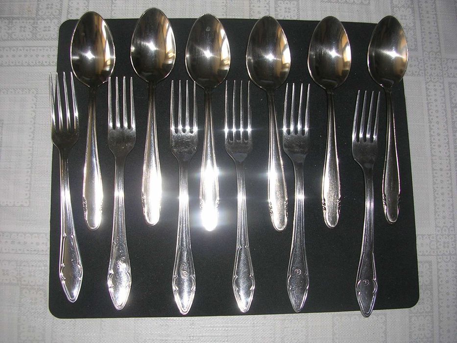 4бр лъжици вилици ножове + 6бр лъжички  6бр вилички НОВИ